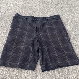 Men’s plaid shorts